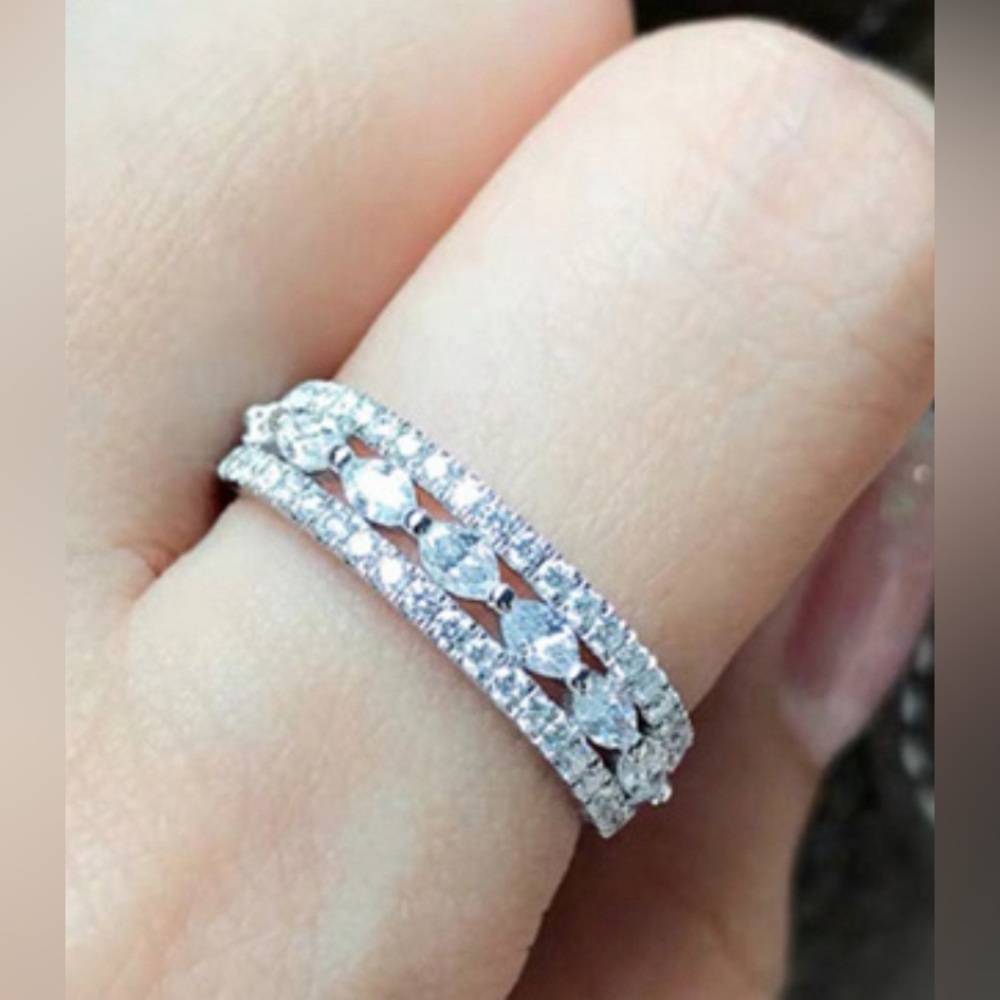 Womens Size 8 Crystal Fashion Ring-New